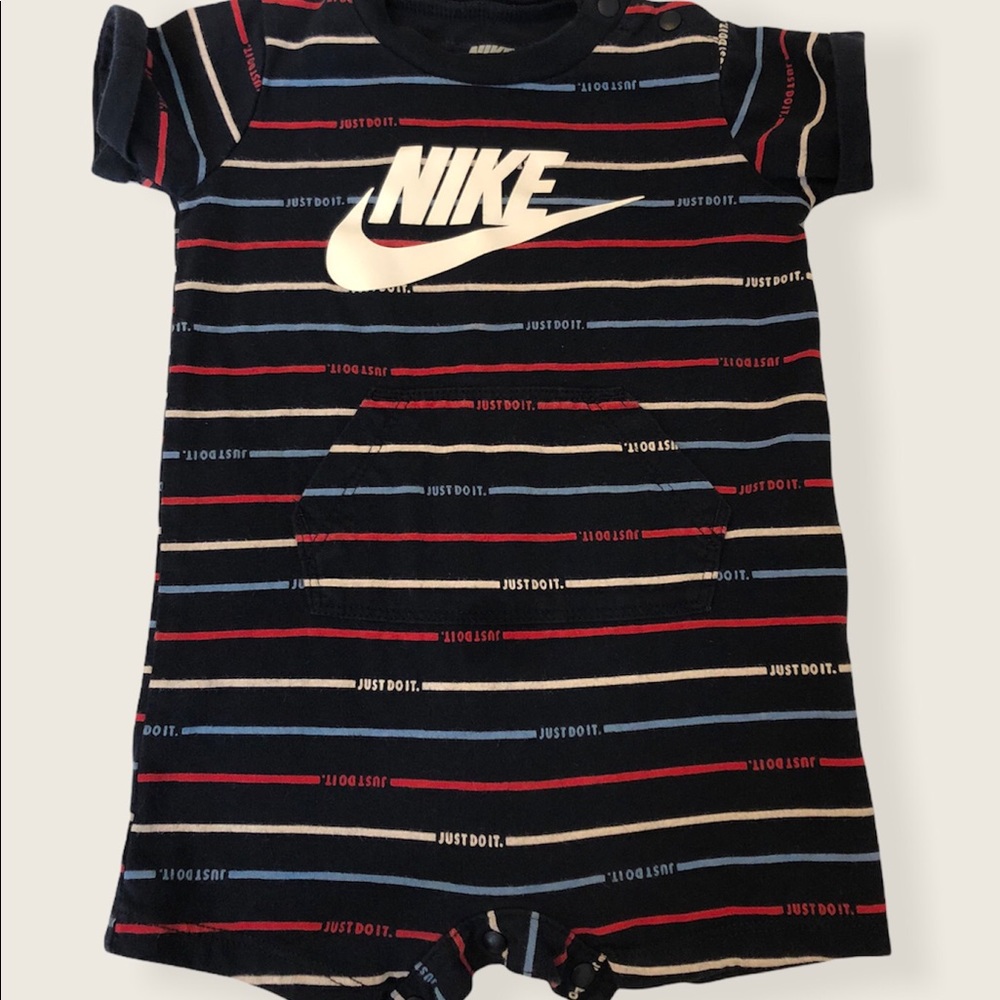 Nike romper size 6 months